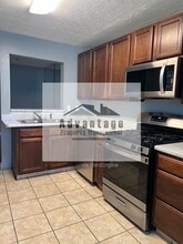 9449 Cypress Ln in Jonesboro, GA - Building Photo - Building Photo