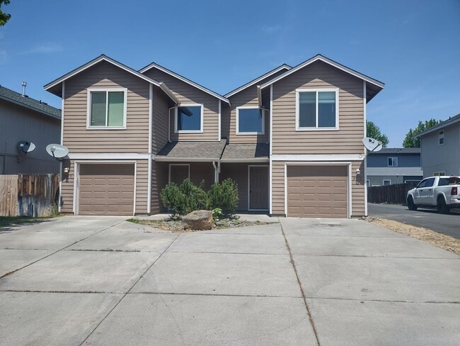 property at 3073 SW Obsidian Ln