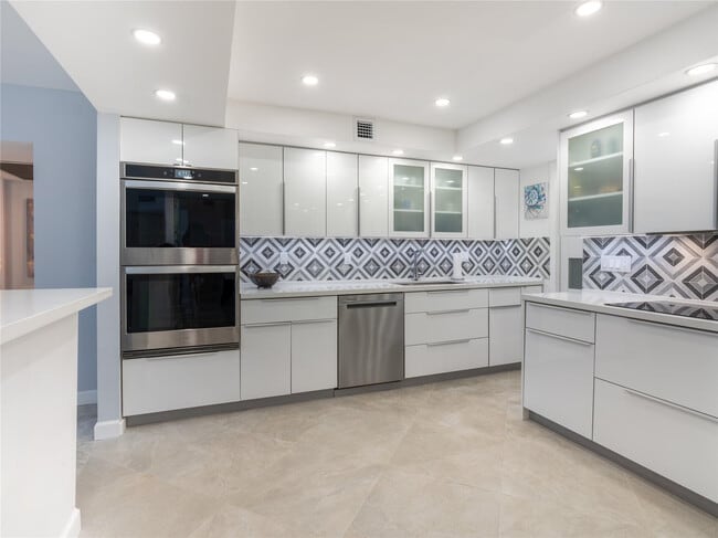 2850 N Palm Aire Dr in Pompano Beach, FL - Foto de edificio - Building Photo