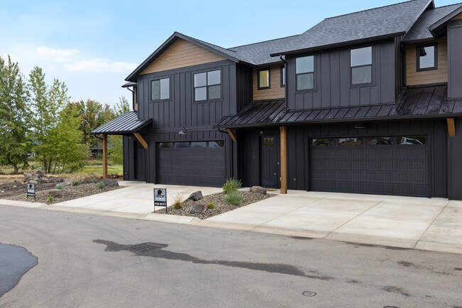 109 Golf View Dr in Eagle Point, OR - Building Photo - Building Photo