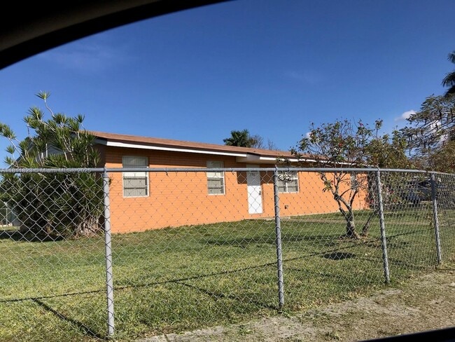 696 SW 16th Terrace in Homestead, FL - Building Photo - Building Photo