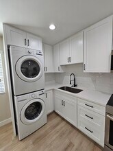 11649 Sunglow St, Unit 3 in Santa Fe Springs, CA - Foto de edificio - Building Photo