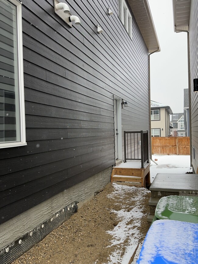 Stylish 2-Bedroom Basement Suite for Rent in Calgary, AB - Building Photo - Building Photo
