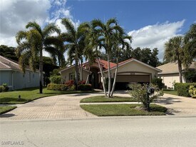 2276 Heritage Greens Dr in Naples, FL - Building Photo