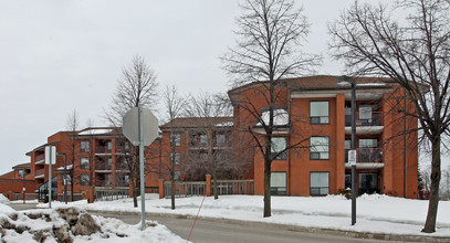 Parkview Village in Whitchurch-Stouffville, ON - Building Photo - Building Photo