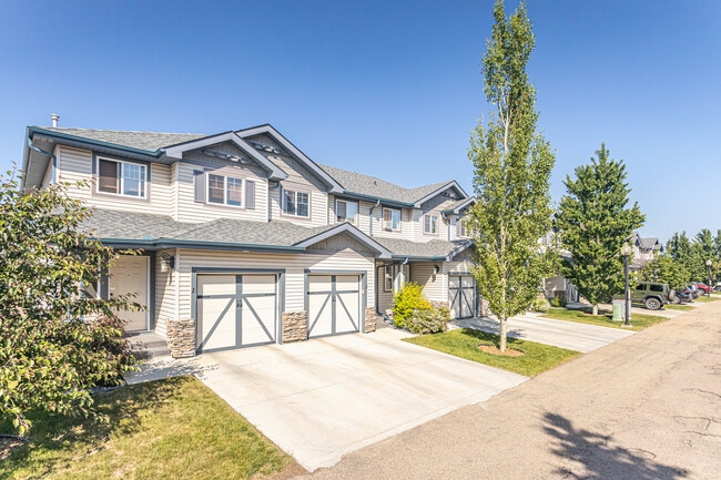 2565 Hanna Cres NW in Edmonton, AB - Building Photo - Primary Photo