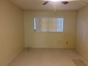 2451 NW 41st Ave, Unit 307 in Lauderhill, FL - Building Photo - Building Photo