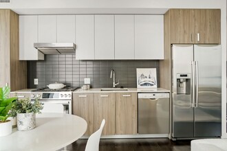 445 E Waterside Dr in Chicago, IL - Foto de edificio - Building Photo