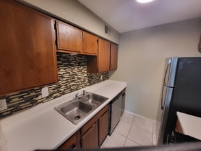 1325 N Meridian Ave in Wichita, KS - Building Photo - Building Photo