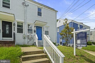 5449 B St SE in Washington, DC - Foto de edificio - Building Photo