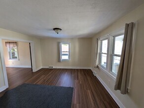 324 Rowland Ave in Carnegie, PA - Building Photo - Building Photo