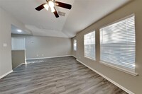 26899 Castlecliff Ln in Kingwood, TX - Foto de edificio - Building Photo