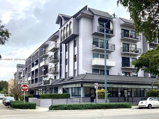 777 SW 9th Ave, Unit 411 in Miami, FL - Foto de edificio - Building Photo