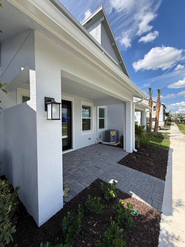 4718 Longwood Lk Sq in Westlake, FL - Building Photo - Building Photo