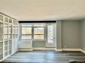 210 N 17th St, Unit 202 in St. Louis, MO - Foto de edificio - Building Photo