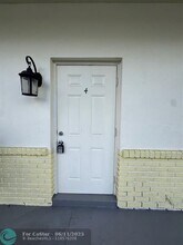 8600 NW 40th St in Coral Springs, FL - Building Photo - Building Photo