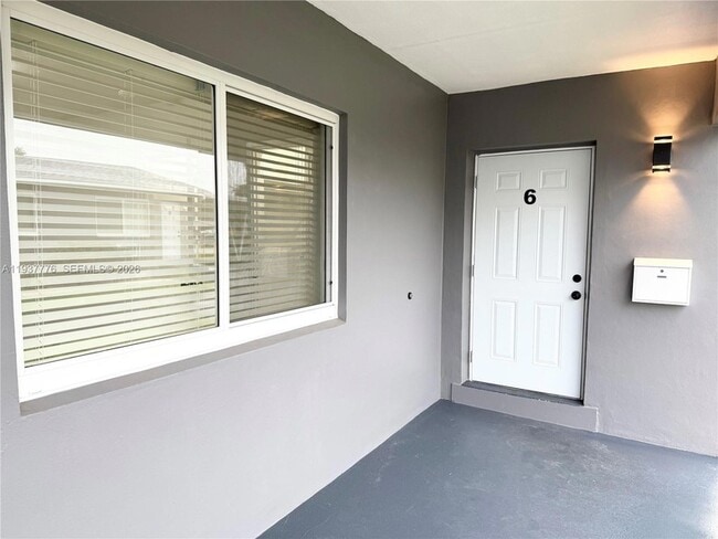 2213 Madison St, Unit 6 in Hollywood, FL - Building Photo - Building Photo