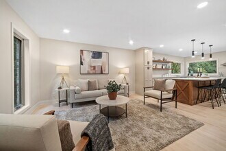 17711 Creek Ridge Pass in Minnetonka, MN - Building Photo - Building Photo