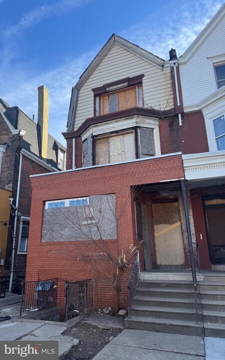 6624 Woodland Ave in Philadelphia, PA - Building Photo