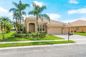 6326 Greenhedge Ct in West Palm Beach, FL - Building Photo - Building Photo