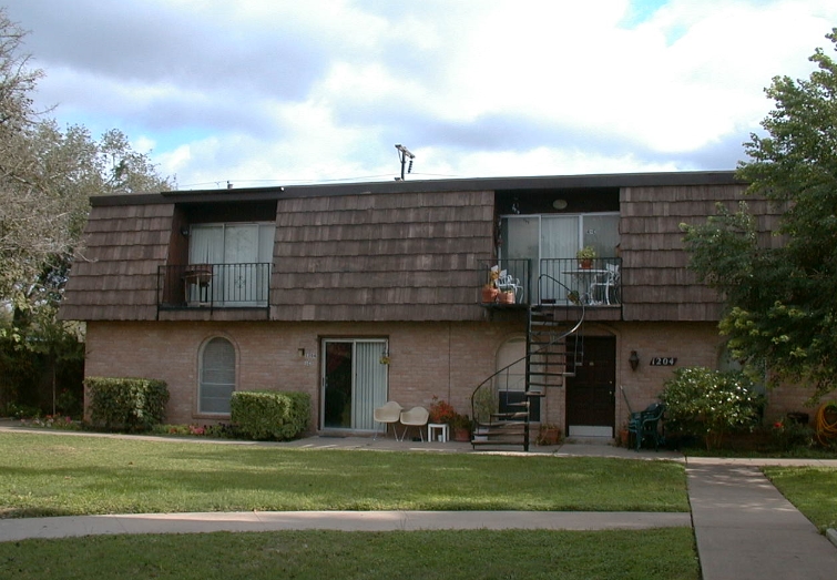 Normandy Apartments in Beeville, TX - Foto de edificio