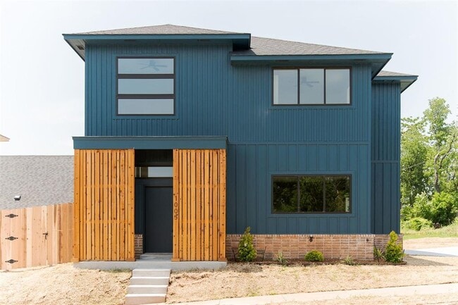 property at 1005 N Kelham Ave