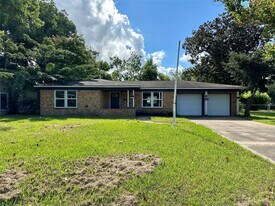 6 E Southlawn Ave in La Marque, TX - Building Photo