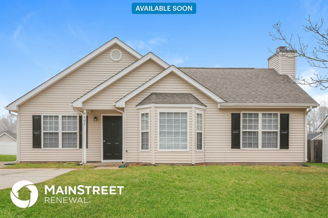 4407 Pleasant Valley Rd in Greensboro, NC - Building Photo