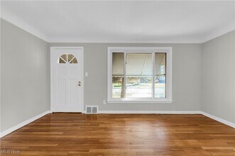 4762 E 88th St in Garfield Heights, OH - Foto de edificio - Building Photo