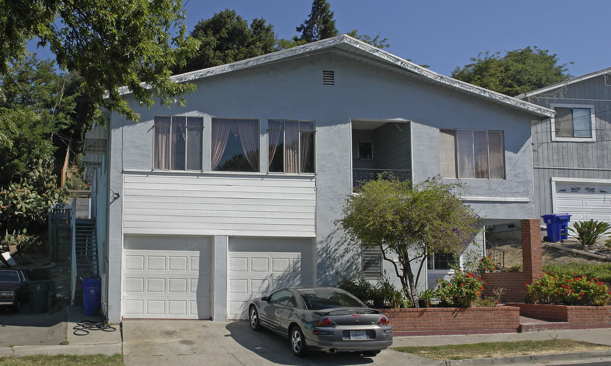 900 Mariposa Ave in Rodeo, CA - Building Photo