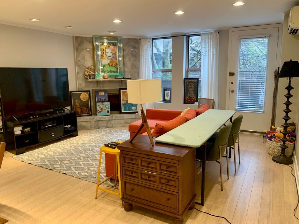 744 W Gordon Terrace in Chicago, IL - Building Photo