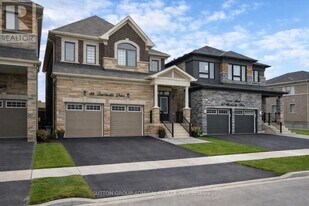 65 Barkerville Dr in Whitby, ON - Building Photo