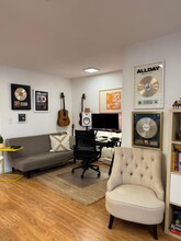 4427 Burns Ave in Los Angeles, CA - Foto de edificio - Building Photo