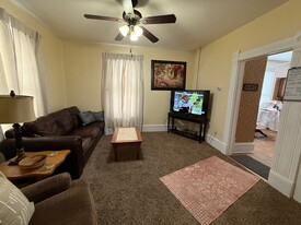 2002 W 4th St in Davenport, IA - Building Photo