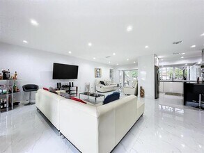 2171 NW 87th Ave in Sunrise, FL - Building Photo - Building Photo