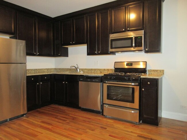 1453 W Taylor St, Unit 2 in Chicago, IL - Building Photo - Building Photo