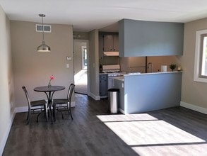 Yosemite Court Apartments in Stockton, CA - Foto de edificio - Building Photo