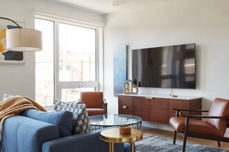 1b Marshall Dr in Hoboken, NJ - Foto de edificio - Building Photo