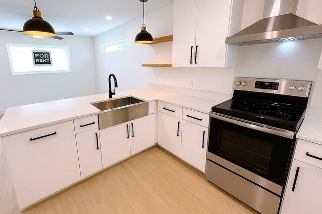 2010 E Kearney St in Laredo, TX - Building Photo - Building Photo