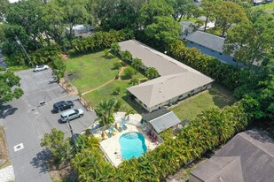 4008 Groveland Ave in Sarasota, FL - Building Photo
