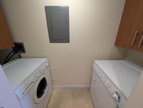 526 Pacific Ave in Atlantic City, NJ - Foto de edificio - Building Photo