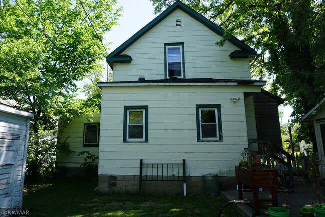 911 Minnesota Ave NW in Bemidji, MN - Building Photo - Building Photo
