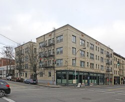 Edington Court in Portland, OR - Building Photo