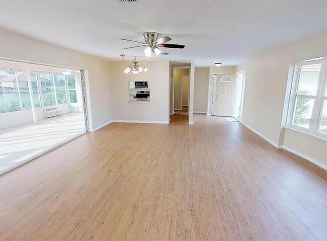 11826 SW Dallas Dr S in Lake Suzy, FL - Building Photo - Building Photo
