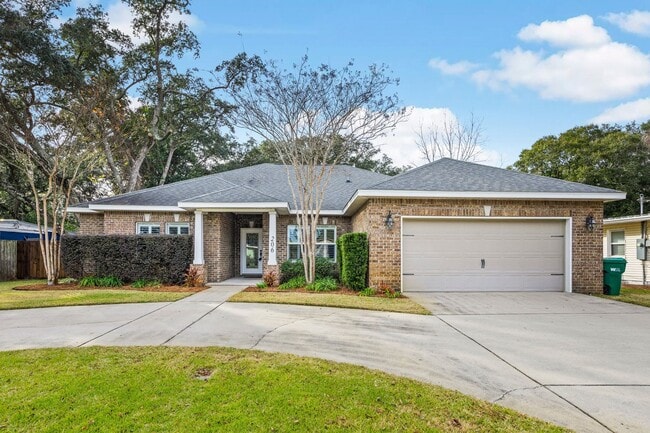 206 Forest Dr in Fort Walton Beach, FL - Building Photo - Building Photo