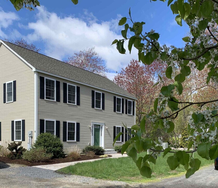 20 Browns Ct in Rye, NH - Building Photo