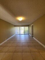 1601 Balfour Point Dr in West Palm Beach, FL - Building Photo