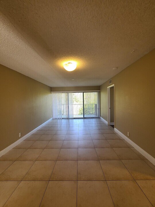 1601 Balfour Point Dr in West Palm Beach, FL - Building Photo