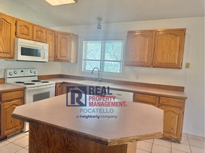 2192 Marigold St in Pocatello, ID - Building Photo - Building Photo