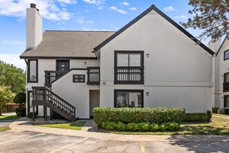 Avia Apartments in Tulsa, OK - Building Photo - Building Photo